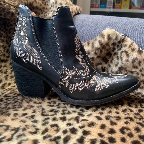 Free People x Jeffrey Campbell Frontier Boots - Picture 4 of 7